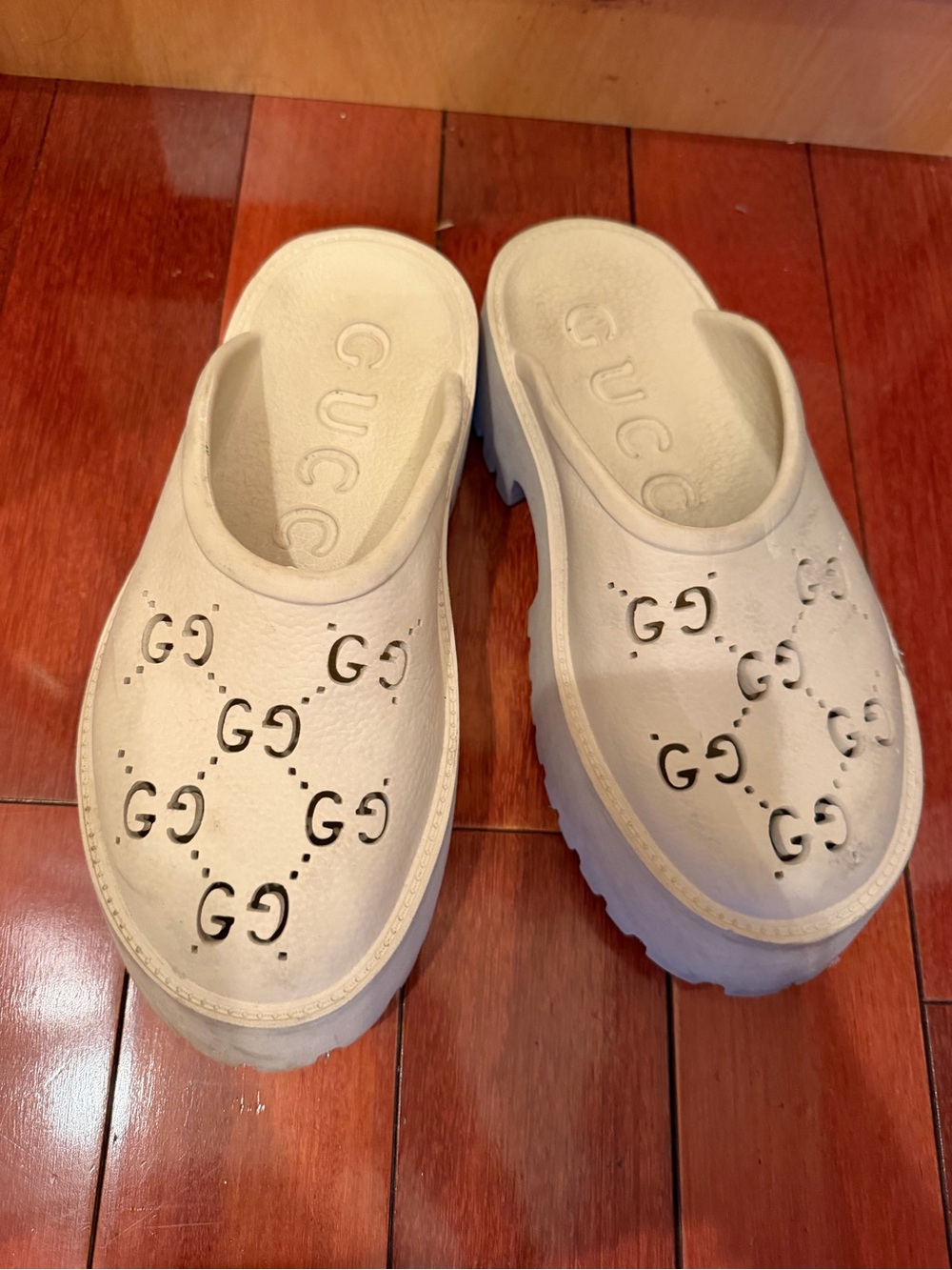 Gucci Cream Kids Perforated Logo Clog Slides